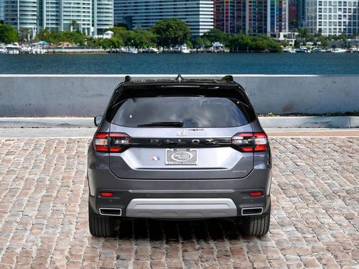 2025 Honda Pilot Touring 8-Passenger