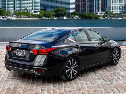 2020 Nissan Altima SR FWD