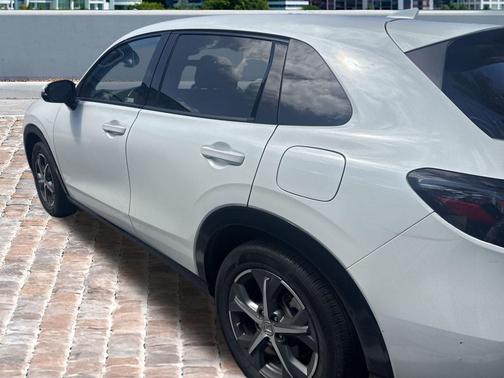 Platinum White Pearl 2023 Honda HR-V EX-L