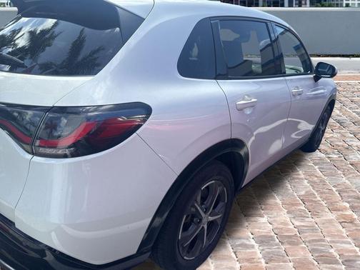 Platinum White Pearl 2023 Honda HR-V EX-L