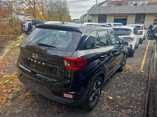 2023 Hyundai VENUE SEL