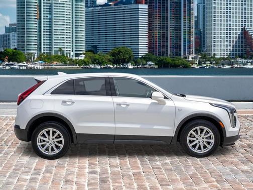 Crystal White Tricoat 2023 Cadillac XT4 Luxury