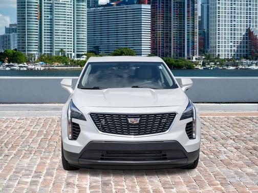 Crystal White Tricoat 2023 Cadillac XT4 Luxury