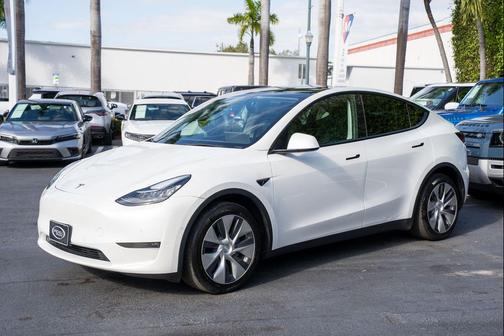 2022 Tesla Model Y Long Range Dual Motor All-Wheel Drive