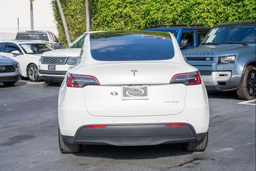 2022 Tesla Model Y Long Range Dual Motor All-Wheel Drive