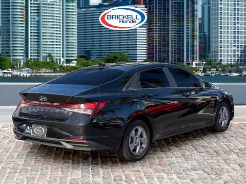 2022 Hyundai ELANTRA SE