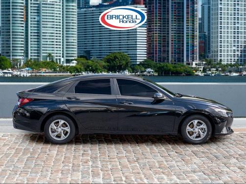 2022 Hyundai ELANTRA SE