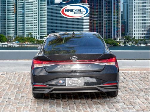 2022 Hyundai ELANTRA SE
