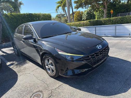 2022 Hyundai ELANTRA SE