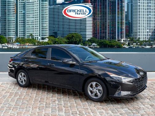 2022 Hyundai ELANTRA SE