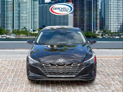 2022 Hyundai ELANTRA SE