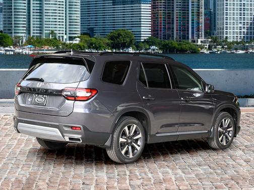 2025 Honda Pilot Touring 8-Passenger