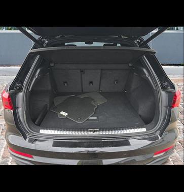 Mythos Black Metallic 2023 Audi Q3 Premium 45 TFSI S line quattro Tiptronic