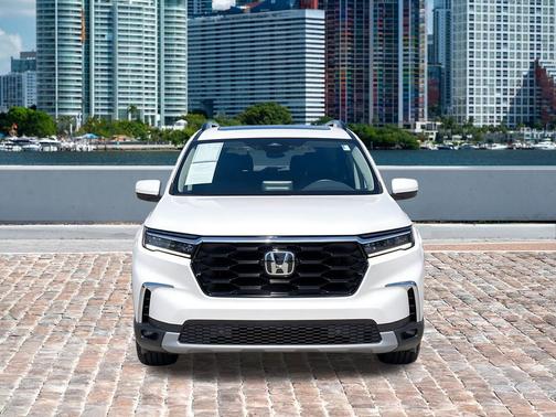 2023 Honda Pilot Touring 8-Passenger