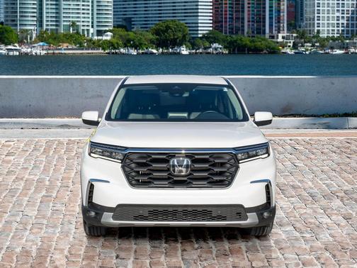 2023 Honda Pilot AWD EX-L 8 Passenger