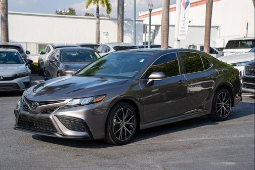 2024 Toyota Camry SE