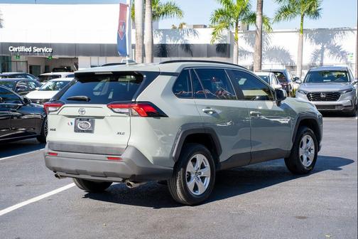 2021 Toyota RAV4 XLE