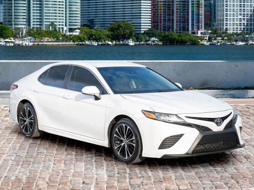 2018 Toyota Camry SE