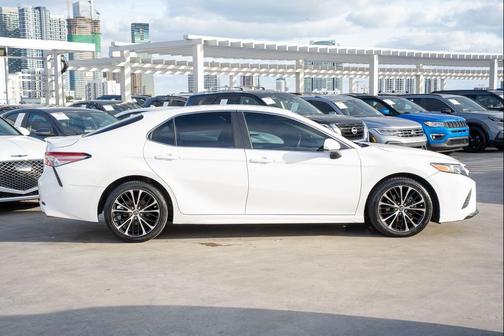 2018 Toyota Camry SE