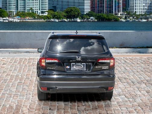 2022 Honda Pilot AWD Black Edition
