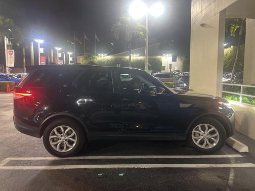 2020 Land Rover Discovery SE