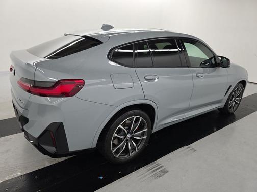 2023 BMW X4 M40i
