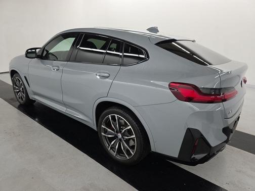 2023 BMW X4 M40i