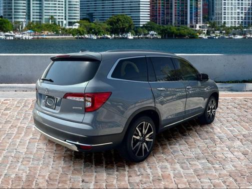 2022 Honda Pilot Touring 8-Passenger