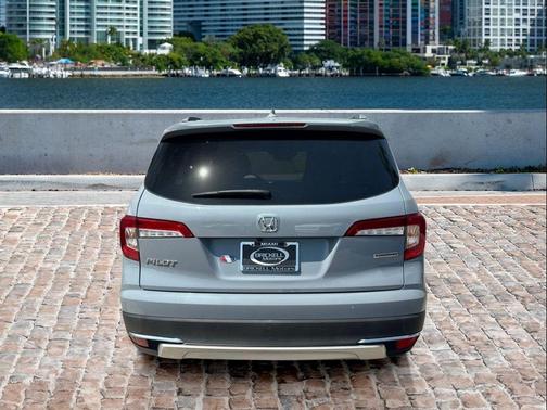 2022 Honda Pilot Touring 8-Passenger