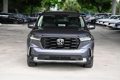 2025 Honda Pilot Touring 8-Passenger