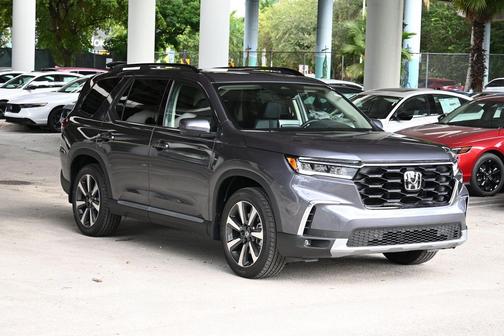 2025 Honda Pilot Touring 8-Passenger