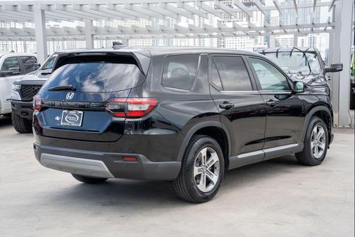 Crystal Black Pearl 2023 Honda Pilot 2WD EX-L 8 Passenger