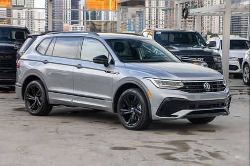 2024 Volkswagen Tiguan 2.0T SE R-Line Black