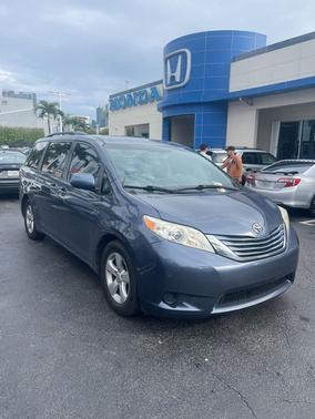2016 Toyota Sienna LE