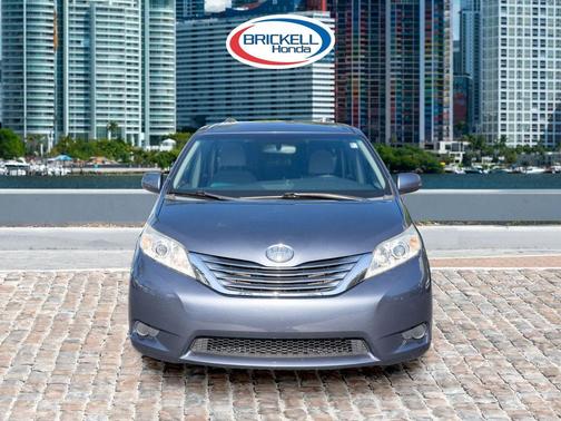 2016 Toyota Sienna LE