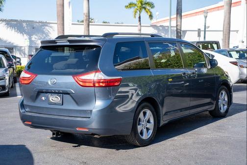 2016 Toyota Sienna LE