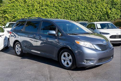 2016 Toyota Sienna LE