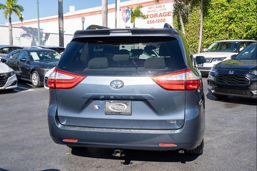 2016 Toyota Sienna LE