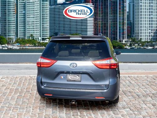 2016 Toyota Sienna LE