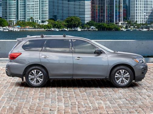 2019 Nissan Pathfinder S