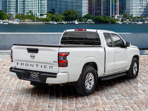2024 Nissan Frontier SV