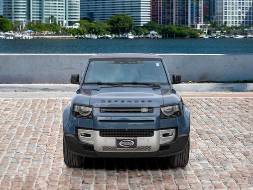 2022 Land Rover Defender 110 SE