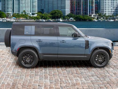 2022 Land Rover Defender 110 SE