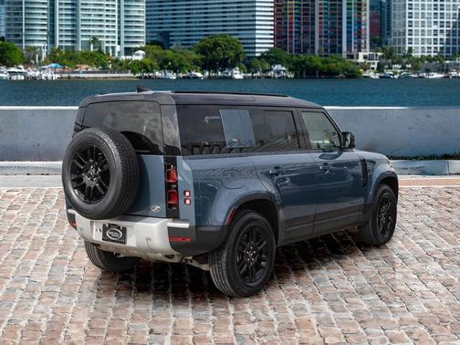 2022 Land Rover Defender 110 SE