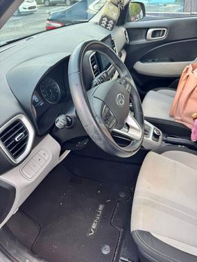 2022 Hyundai VENUE SEL