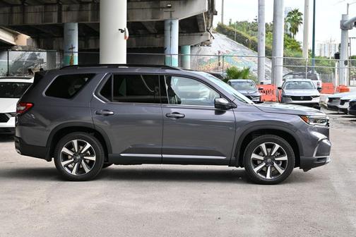 2025 Honda Pilot Touring 8-Passenger