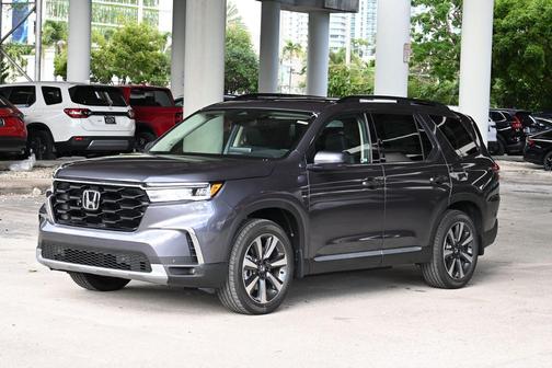 2025 Honda Pilot Touring 8-Passenger