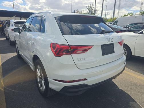 2025 Audi Q3 Premium 45 TFSI S line quattro Tiptronic