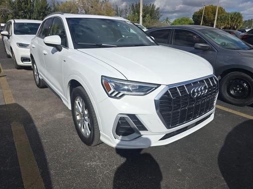 2025 Audi Q3 Premium 45 TFSI S line quattro Tiptronic