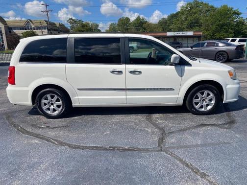 2011 Chrysler Town & Country Touring
